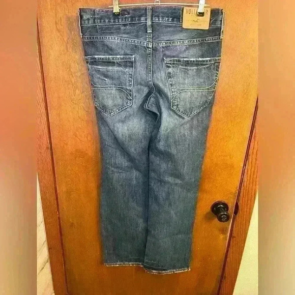 Men’s Hollister Balboa Classic Staight Jeans - Picture 2 of 5